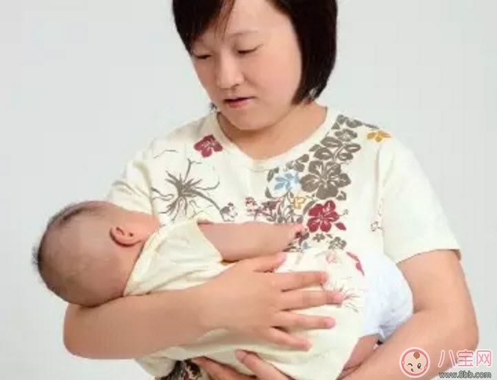 陳曉抱娃姿勢專業(yè) 什么樣的抱娃姿勢寶寶最舒服