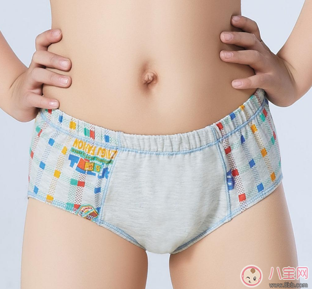 孩子內(nèi)褲怎么選好 平角三角哪個更適合孩子 孩子內(nèi)褲怎么選好 平角三角哪個更適合孩子