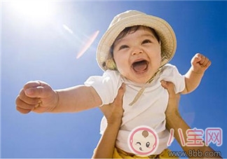 如何預(yù)防嬰兒腸痙攣 嬰兒吃什么好 如何預(yù)防嬰兒腸痙攣 嬰兒吃什么好