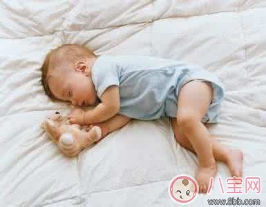 如何預(yù)防嬰兒腸痙攣 嬰兒吃什么好 如何預(yù)防嬰兒腸痙攣 嬰兒吃什么好