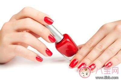 章子怡和Angelababy哺乳期涂指甲可以嗎 哺乳期涂指甲的影響