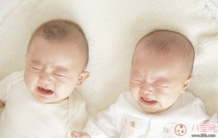 為什么寶寶睡前要哭鬧的原因 寶寶睡覺哭鬧怎么辦(注意力轉(zhuǎn)移大法) 為什么寶寶睡前要哭鬧的原因 寶寶睡覺哭鬧怎么辦(注意力轉(zhuǎn)移大法)