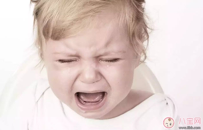 為什么寶寶睡前要哭鬧的原因 寶寶睡覺哭鬧怎么辦(注意力轉(zhuǎn)移大法) 為什么寶寶睡前要哭鬧的原因 寶寶睡覺哭鬧怎么辦(注意力轉(zhuǎn)移大法)