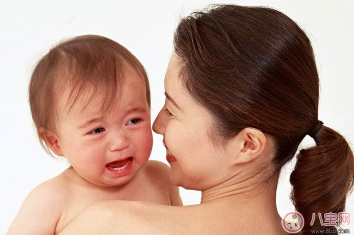 為什么寶寶睡前要哭鬧的原因 寶寶睡覺哭鬧怎么辦(注意力轉(zhuǎn)移大法) 為什么寶寶睡前要哭鬧的原因 寶寶睡覺哭鬧怎么辦(注意力轉(zhuǎn)移大法)