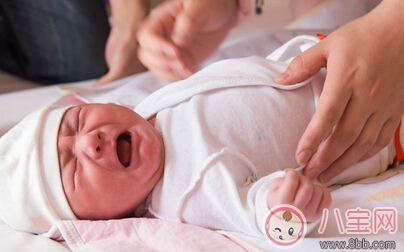 寶寶腸痙攣的表現(xiàn) 嬰兒腸痙攣的護(hù)理措施 寶寶腸痙攣的表現(xiàn) 嬰兒腸痙攣的護(hù)理措施
