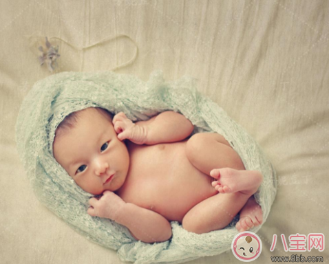 孩子為什么一出生就只會哭不會笑 孩子的哭聲究竟代表著什么 孩子為什么一出生就只會哭不會笑 孩子的哭聲究竟代表著什么