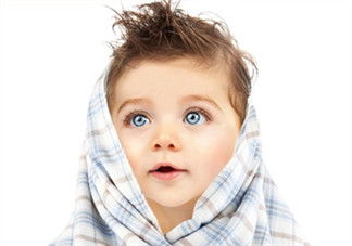 夏季寶寶總把蓋的蹬開 夏季空調(diào)房如何蓋被