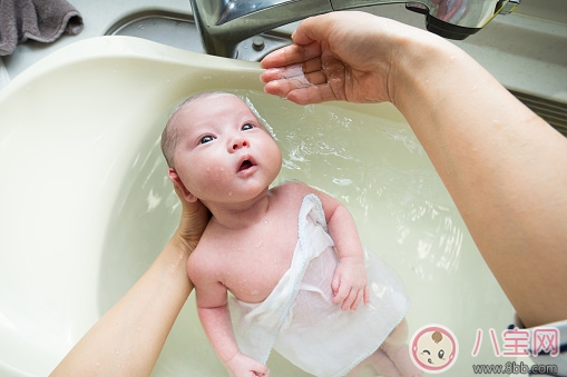 2017三伏天新生兒洗澡攻略 注意事項有哪些 2017三伏天新生兒洗澡攻略 注意事項有哪些
