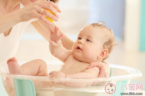 2017三伏天新生兒洗澡攻略 注意事項有哪些 2017三伏天新生兒洗澡攻略 注意事項有哪些