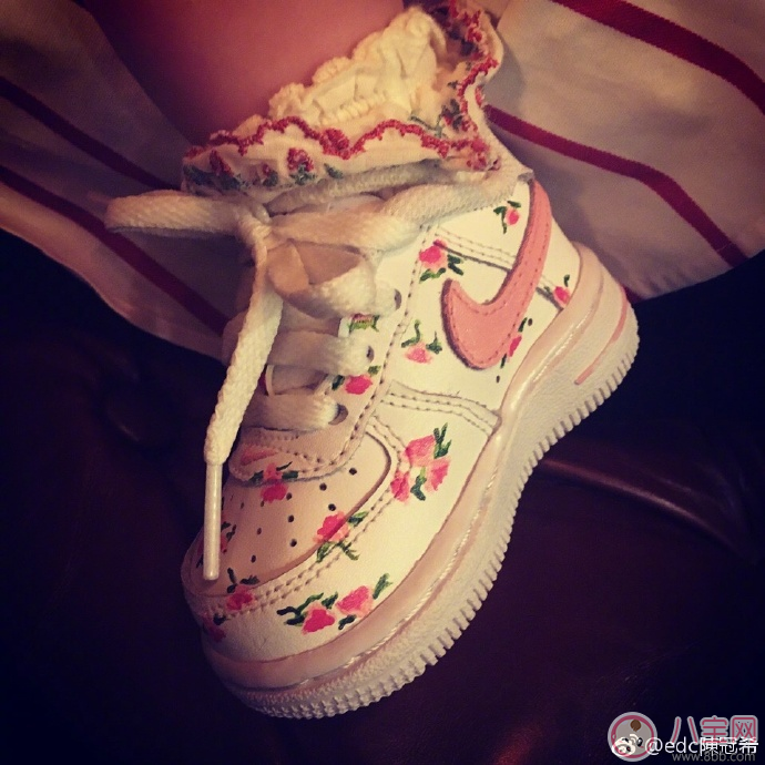 新晉奶爸陳冠希上線 曬女兒可愛小鞋子