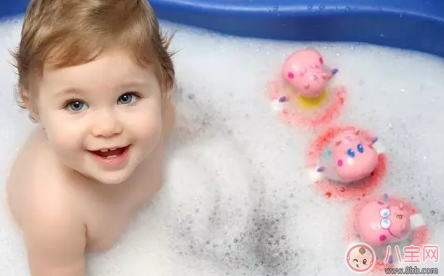 夏天竟然不能給孩子洗澡 分清時候洗澡效率高 夏天竟然不能給孩子洗澡 分清時候洗澡效率高