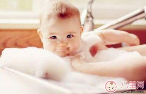 寶寶不喜歡洗澡怎么辦 讓寶寶愛(ài)上洗澡的小妙招