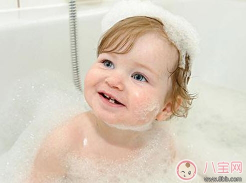 寶寶不喜歡洗澡怎么辦 讓寶寶愛(ài)上洗澡的小妙招