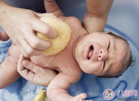 寶寶不喜歡洗澡怎么辦 讓寶寶愛(ài)上洗澡的小妙招