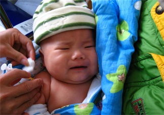 趙文卓女兒打疫苗只哭了一下 孩子打疫苗需要準備什么