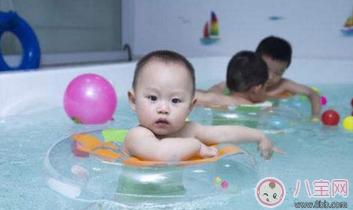 2017夏季寶寶游泳水溫多少合適 嬰兒游泳水溫過高會(huì)怎么樣 2017夏季寶寶游泳水溫多少合適 嬰兒游泳水溫過高會(huì)怎么樣
