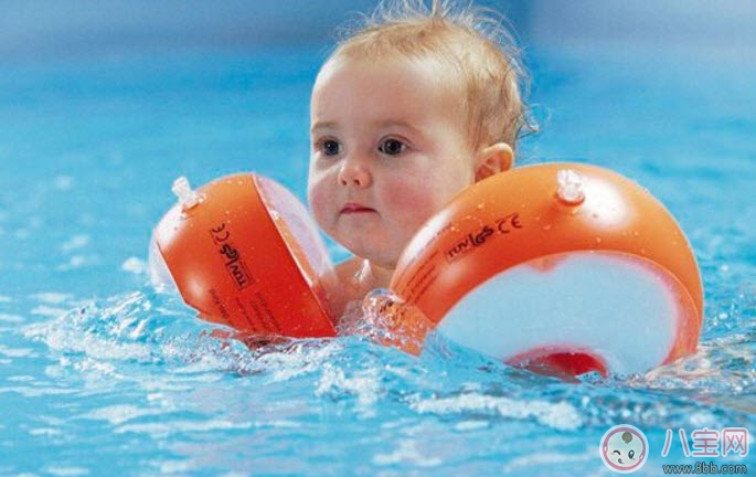 2017夏季寶寶游泳水溫多少合適 嬰兒游泳水溫過高會(huì)怎么樣 2017夏季寶寶游泳水溫多少合適 嬰兒游泳水溫過高會(huì)怎么樣