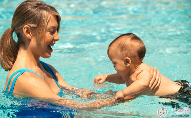 2017夏季寶寶游泳水溫多少合適 嬰兒游泳水溫過高會(huì)怎么樣 2017夏季寶寶游泳水溫多少合適 嬰兒游泳水溫過高會(huì)怎么樣