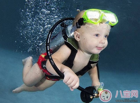 2017夏季寶寶游泳水溫多少合適 嬰兒游泳水溫過高會(huì)怎么樣 2017夏季寶寶游泳水溫多少合適 嬰兒游泳水溫過高會(huì)怎么樣