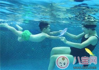 2017夏季親子游泳應(yīng)該準(zhǔn)備什么 有哪些問題需要了解 2017夏季親子游泳應(yīng)該準(zhǔn)備什么 有哪些問題需要了解