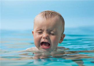 夏天寶寶游泳有什么好處 寶寶游泳的最佳時間是多少