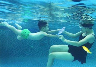 2017夏季親子游泳應(yīng)該準(zhǔn)備什么  有哪些問題需要了解