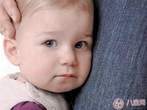 寶寶認生怎么辦 寶寶認生好還是不認生好(為什么有些寶寶不認生)