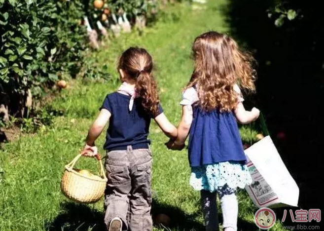 寶寶認生怎么辦 寶寶認生好還是不認生好(為什么有些寶寶不認生)