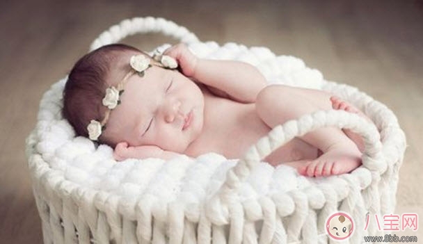 寶寶頭型睡偏了怎么辦 寶寶頭型調(diào)整怎么做