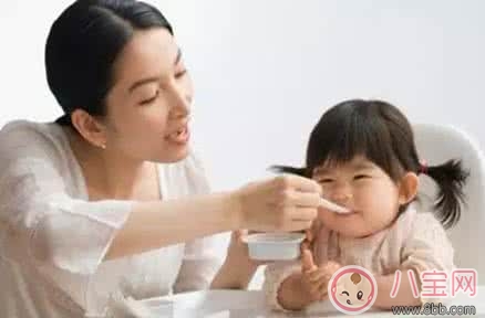 兩個(gè)月以上的嬰兒能吃中藥嗎 吃中藥要注意什么 兩個(gè)月以上的嬰兒能吃中藥嗎 吃中藥要注意什么