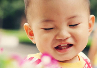 嬰兒長牙齒晚上睡不好怎么辦 寶寶長牙齒晚上躁動不安