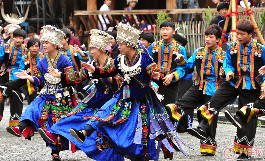 田亮森碟現(xiàn)身機(jī)場出行游玩 一家人出行需要準(zhǔn)備什么