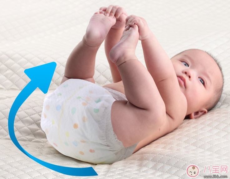 夏天用紙尿褲好還是用尿布好 尿布和紙尿褲哪個(gè)好