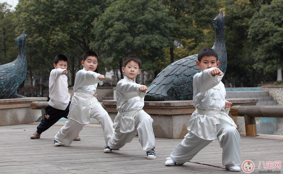 男孩子沉迷游戲有辦法 學(xué)習(xí)一門(mén)特長(zhǎng)魅力高