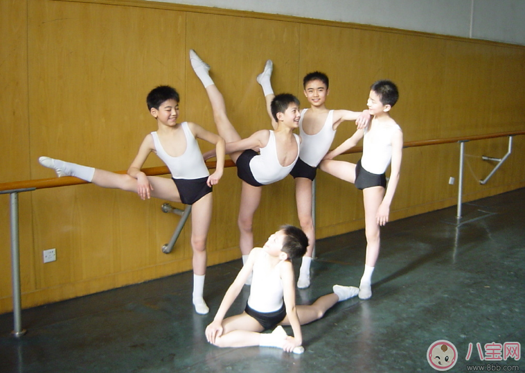 男孩子沉迷游戲有辦法 學(xué)習(xí)一門(mén)特長(zhǎng)魅力高