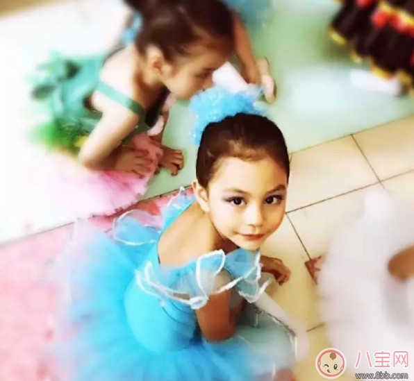 小七甜馨霓娜都在學(xué)舞蹈 寶寶多大學(xué)舞蹈好(學(xué)舞蹈的九大好處)