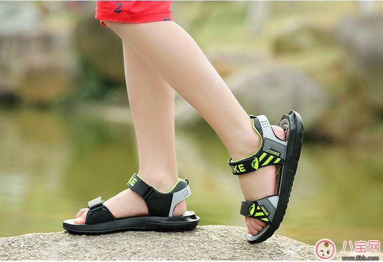夏天一定要遠(yuǎn)離這幾雙涼鞋 不然傷到孩子得不償失 夏天一定要遠(yuǎn)離這幾雙涼鞋 不然傷到孩子得不償失