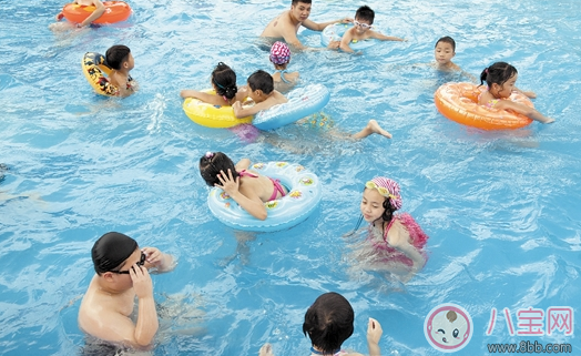 2017夏天寶寶在室外游泳會著涼嗎 寶寶室外游泳注意事項 2017夏天寶寶在室外游泳會著涼嗎 寶寶室外游泳注意事項
