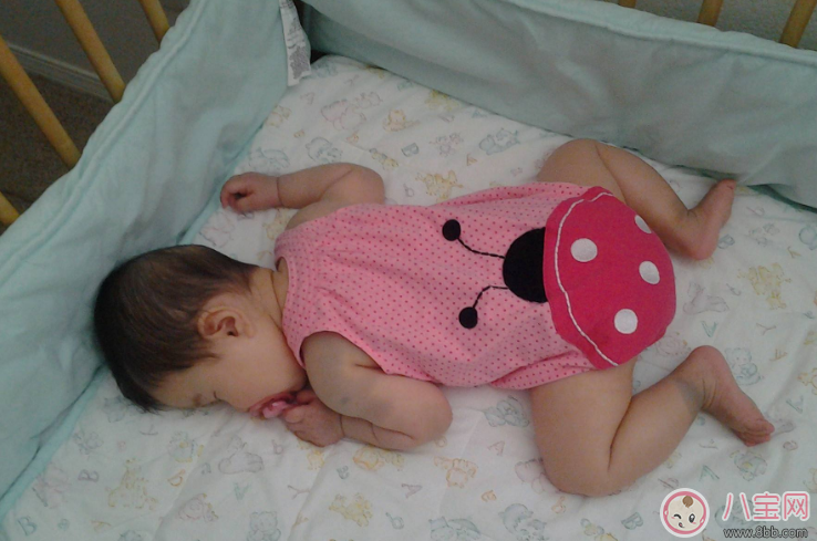 寶寶睡姿不好喜歡彎著頭睡覺 怎么矯正