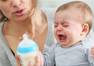 寶寶喝奶用奶嘴的喝奶好 還是用吸管的喝奶好