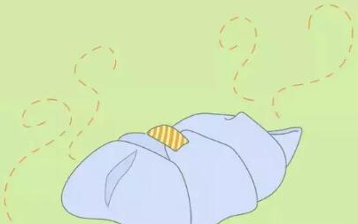 怎么給寶寶穿紙尿褲    紙尿褲穿法流程