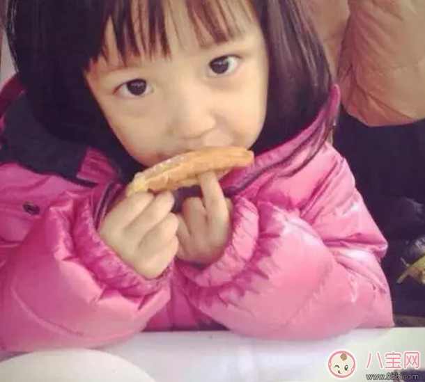 趙薇如何教育出乖巧小四月？趙薇的育兒經(jīng)是什么？