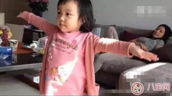 趙薇如何教育出乖巧小四月？趙薇的育兒經(jīng)是什么？