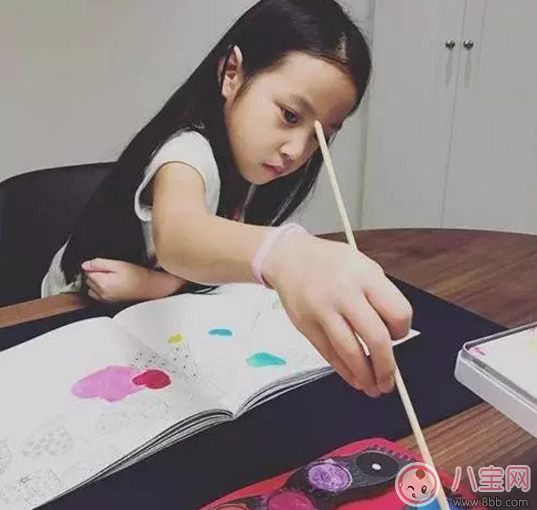 趙薇如何教育出乖巧小四月？趙薇的育兒經(jīng)是什么？