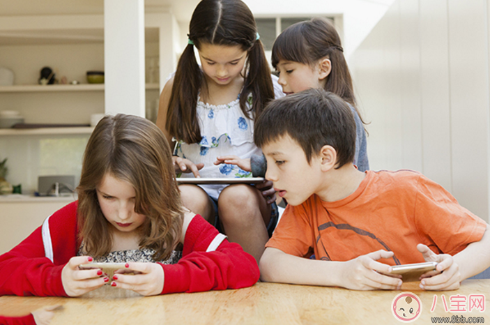孩子沉迷手機延誤學業(yè)怎么辦 讓孩子遠離手機的辦法
