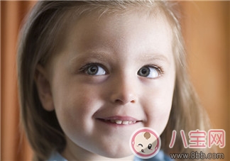寶寶愛咬嘴唇的原因 如何糾正寶寶咬嘴唇