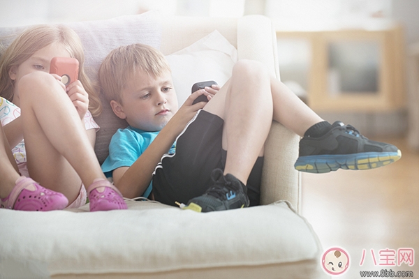 孩子沉迷手機延誤學業(yè)怎么辦 讓孩子遠離手機的辦法