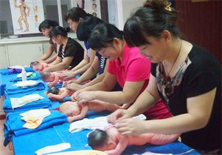 請?jiān)律┰趺催x好 月嫂有這些特點(diǎn)最好辭退