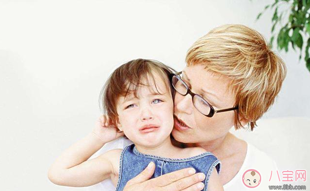 孩子被狗嚇到了怎么辦 孩子怕狗解決方法 孩子被狗嚇到了怎么辦 孩子怕狗解決方法