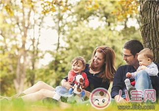 劉國梁教女兒高爾夫獲世界亞軍！父母如何成為孩子的榜樣